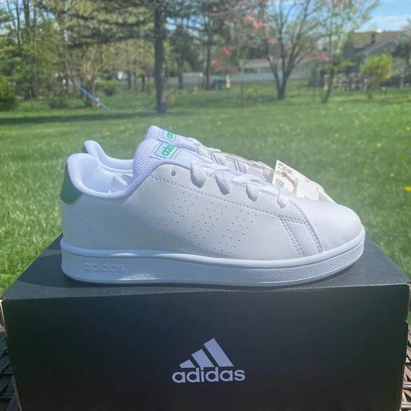 NWT/NIB Adidas Kids Advantage K Tennis Sneakers (Size 2K) - Picture 5 of 11